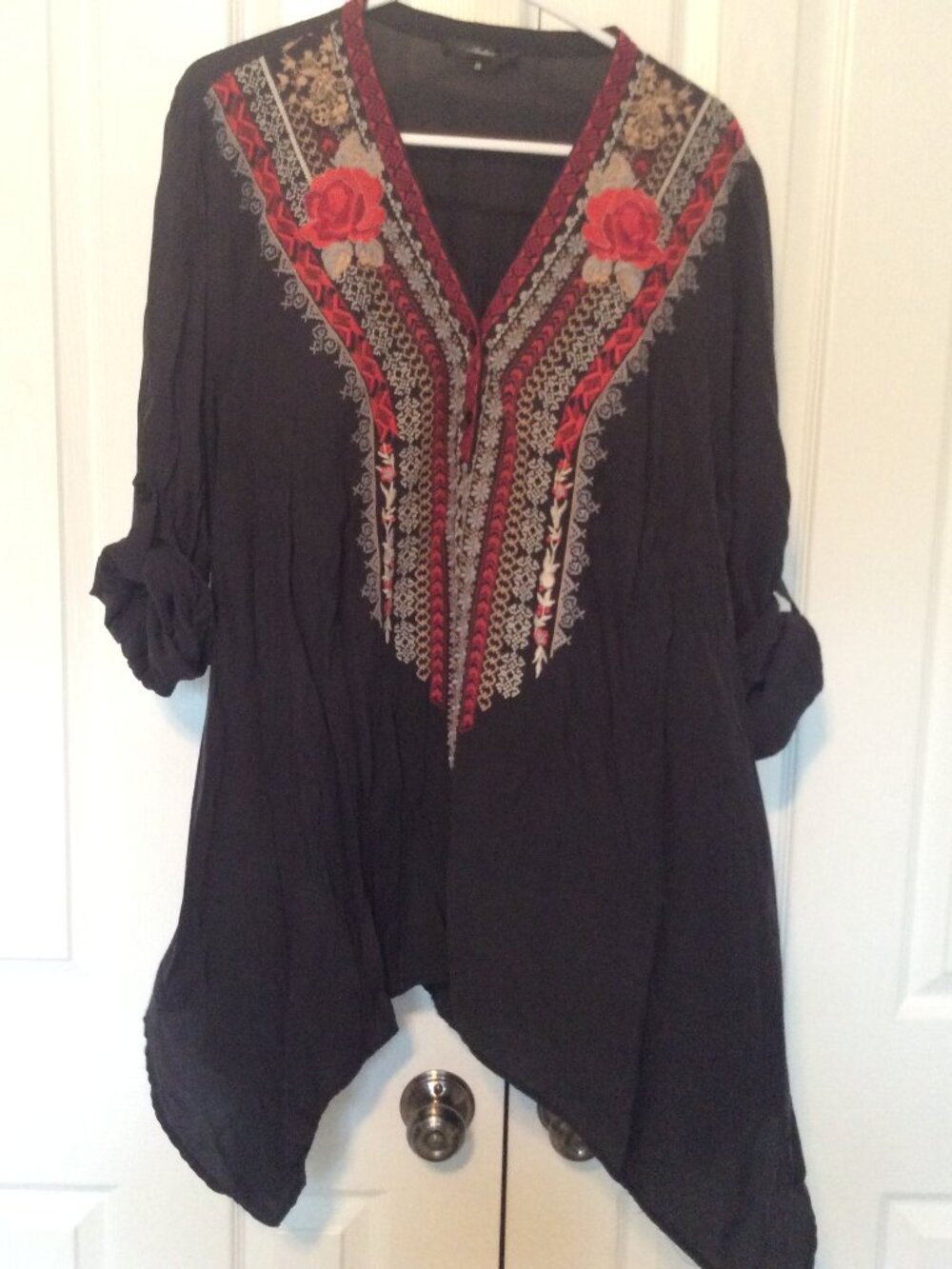 Andree By Unit, Floral Embroidered Tunic, Women 2X Black with Embroidered Roses
